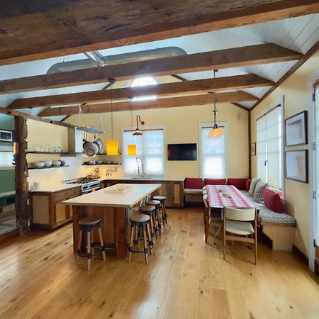 Magical Post And Beam Loft Downtown Newport! Hotel Exterior photo