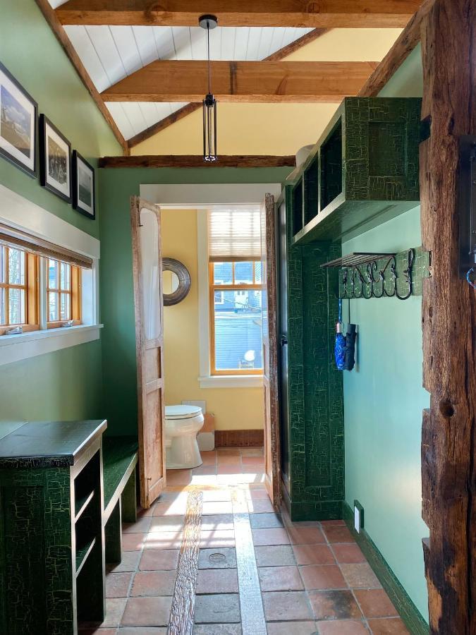 Magical Post And Beam Loft Downtown Newport! Hotel Exterior photo
