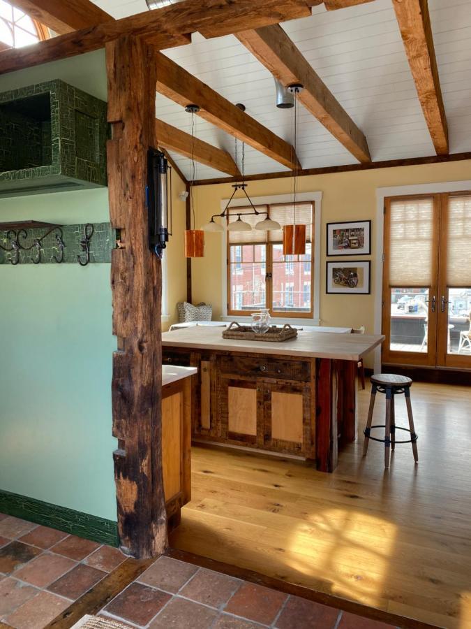 Magical Post And Beam Loft Downtown Newport! Hotel Exterior photo