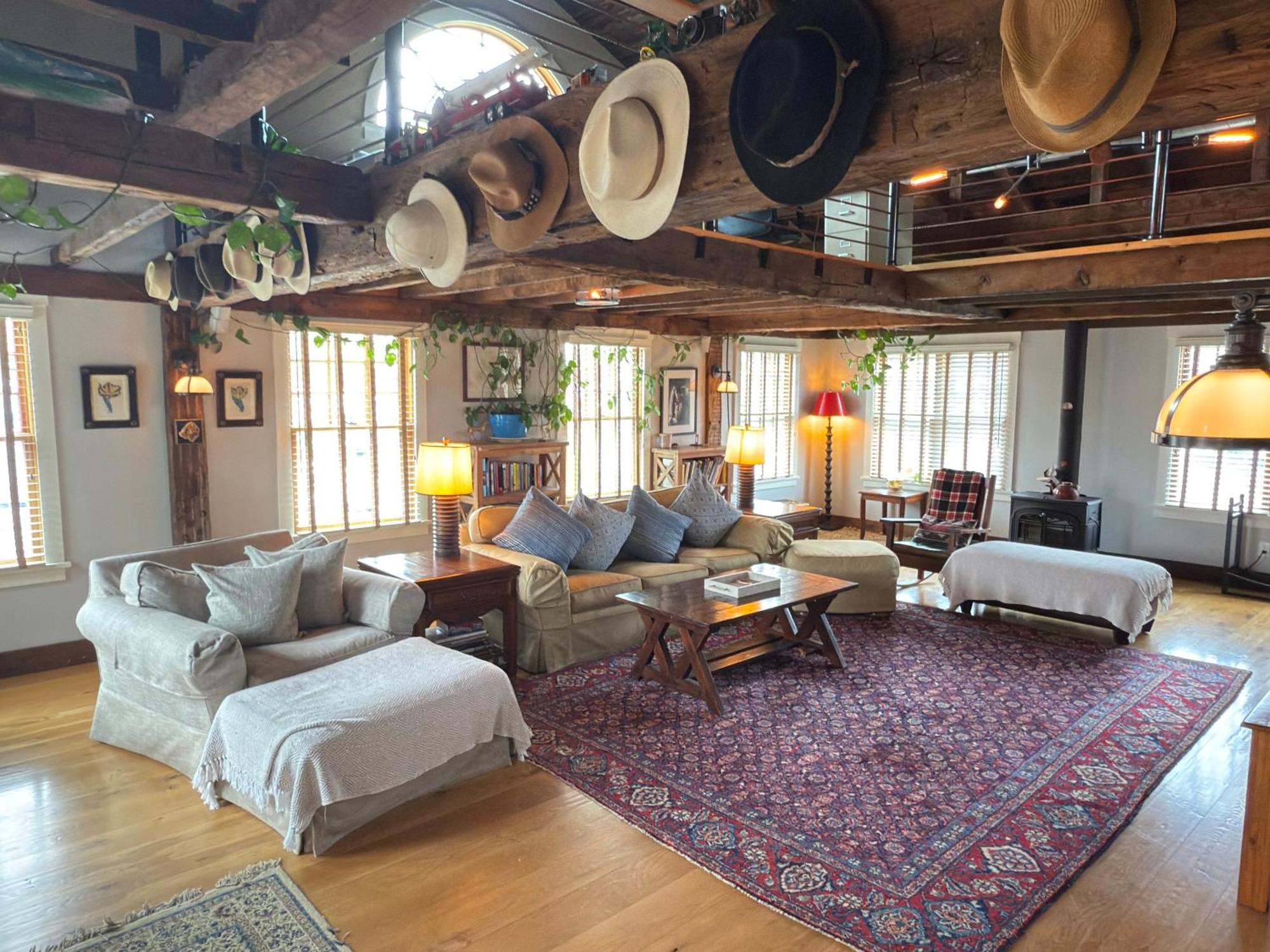Magical Post And Beam Loft Downtown Newport! Hotel Exterior photo