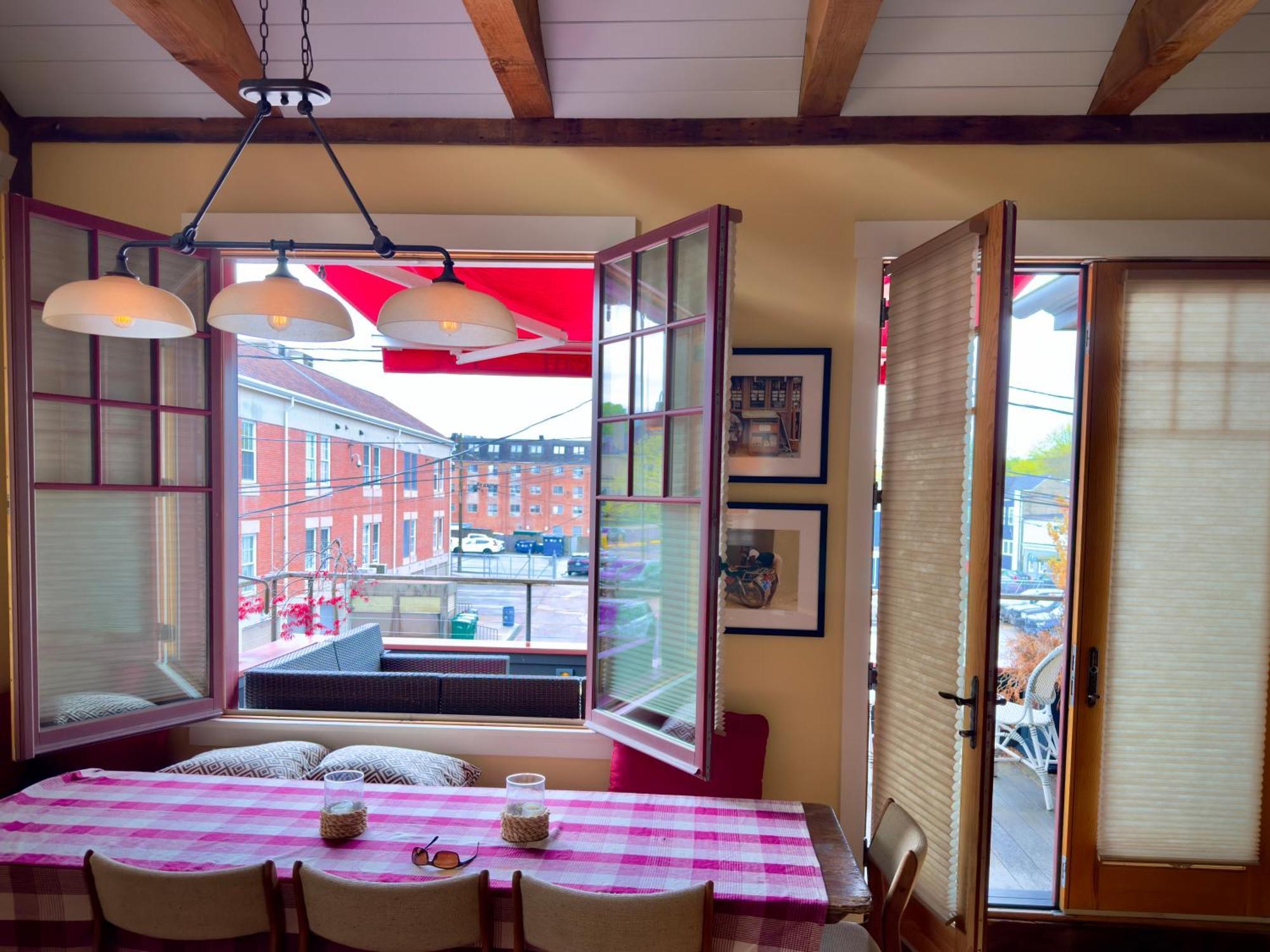 Magical Post And Beam Loft Downtown Newport! Hotel Exterior photo