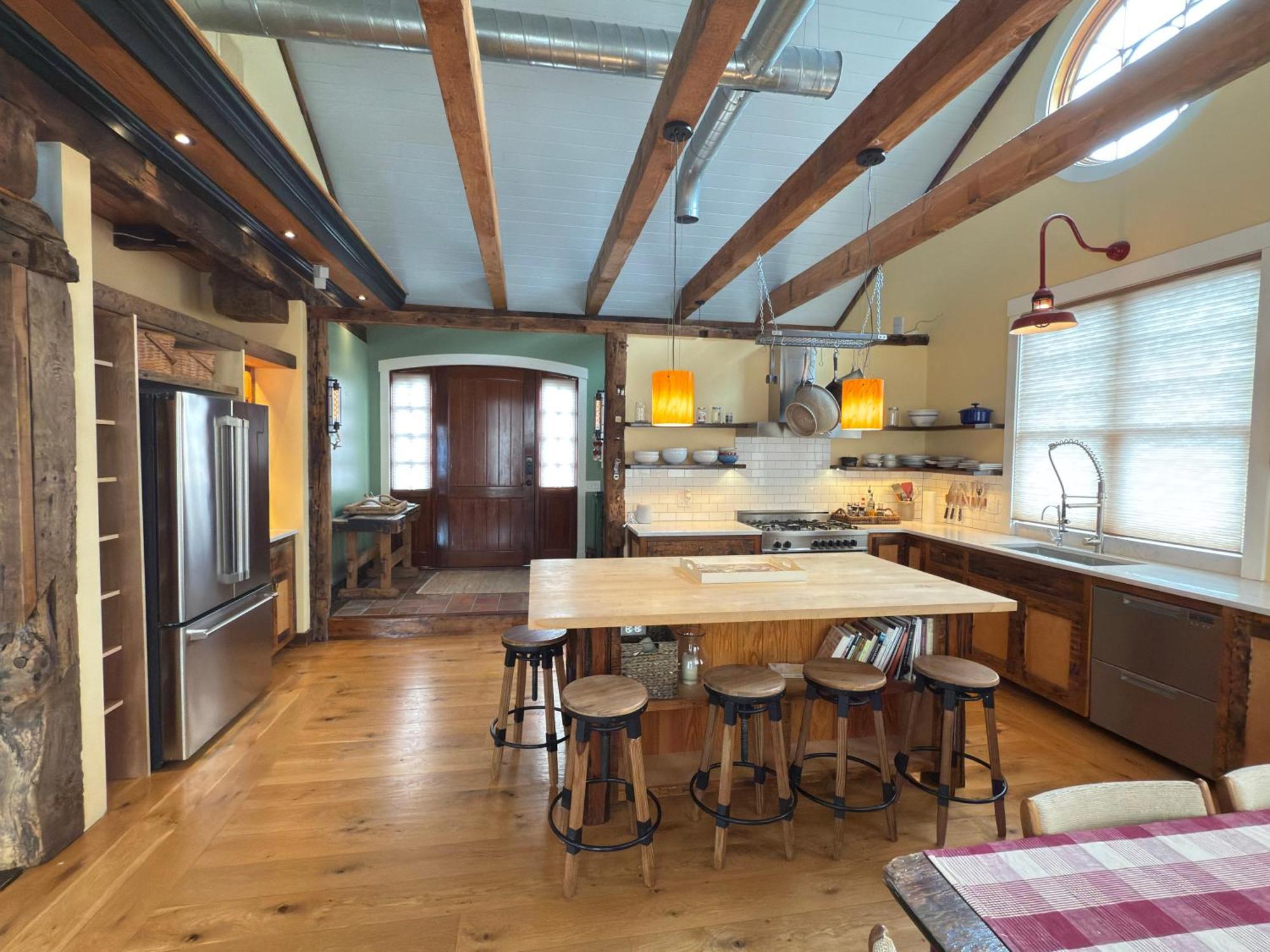 Magical Post And Beam Loft Downtown Newport! Hotel Exterior photo
